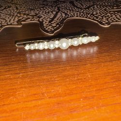 Silver Metal Women’s Hair Clip  With Pearls And Gems