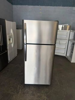 30” FRIGIDAIRE STAINLESS STEEL REFRIGERATOR