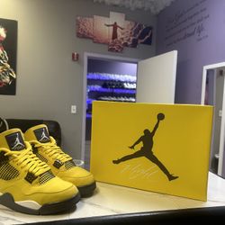 Jordan 4 Lightning 