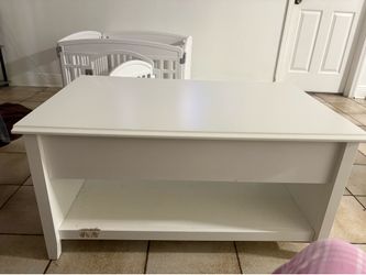 White adjustable  IKEA coffee table