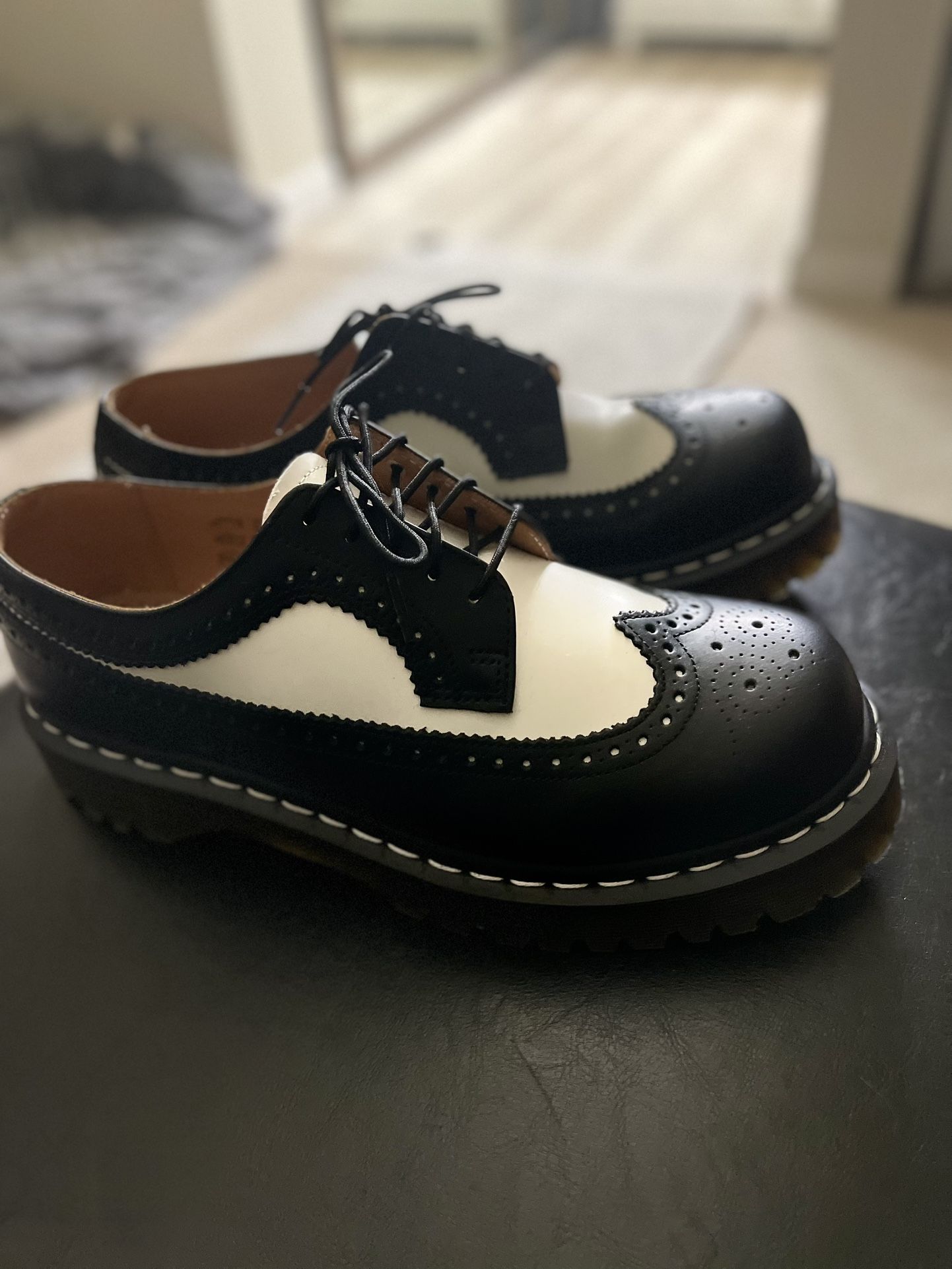 Dr. Martens 3989 BEX SMOOTH LEATHER BROGUE SHOES Size 10
