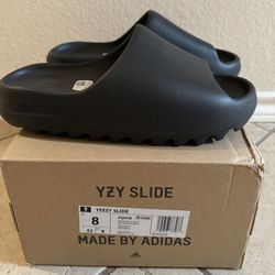Yeezy Slide Onyx Size 8 Brand New 