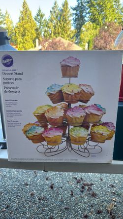 NEW Wilton Cupcakes-N-More Dessert Stand