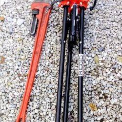 Rigid 48" Heavy Duty Pipe Wrench And Rigid Tristand No 425