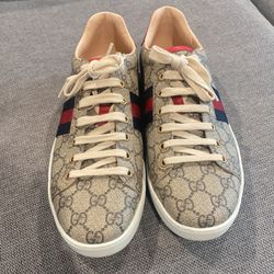 Gucci Woman’s Ace GG Supreme Low-top Sneakers 