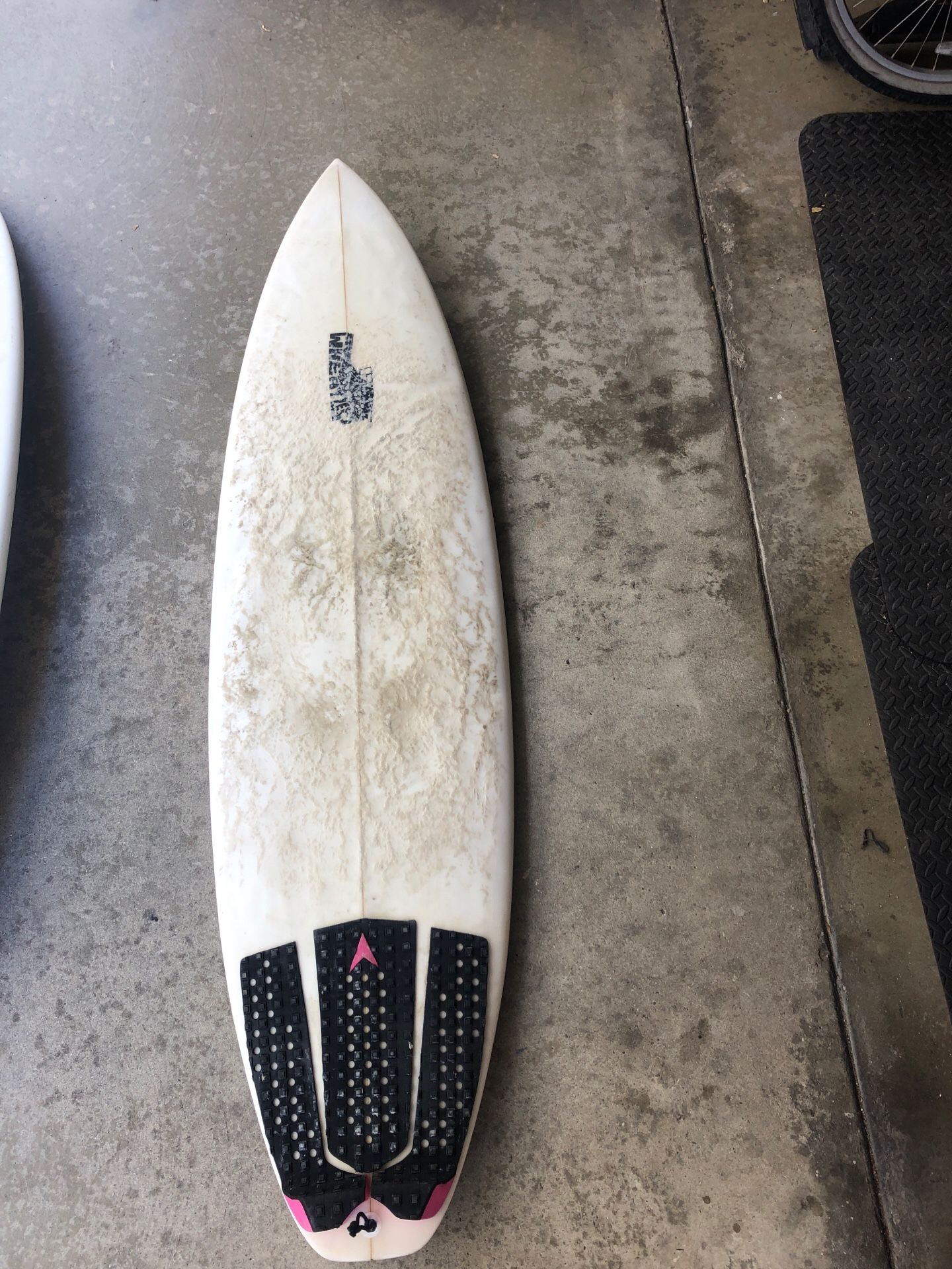 Wheatley Surfboard - 5’9 shortboard