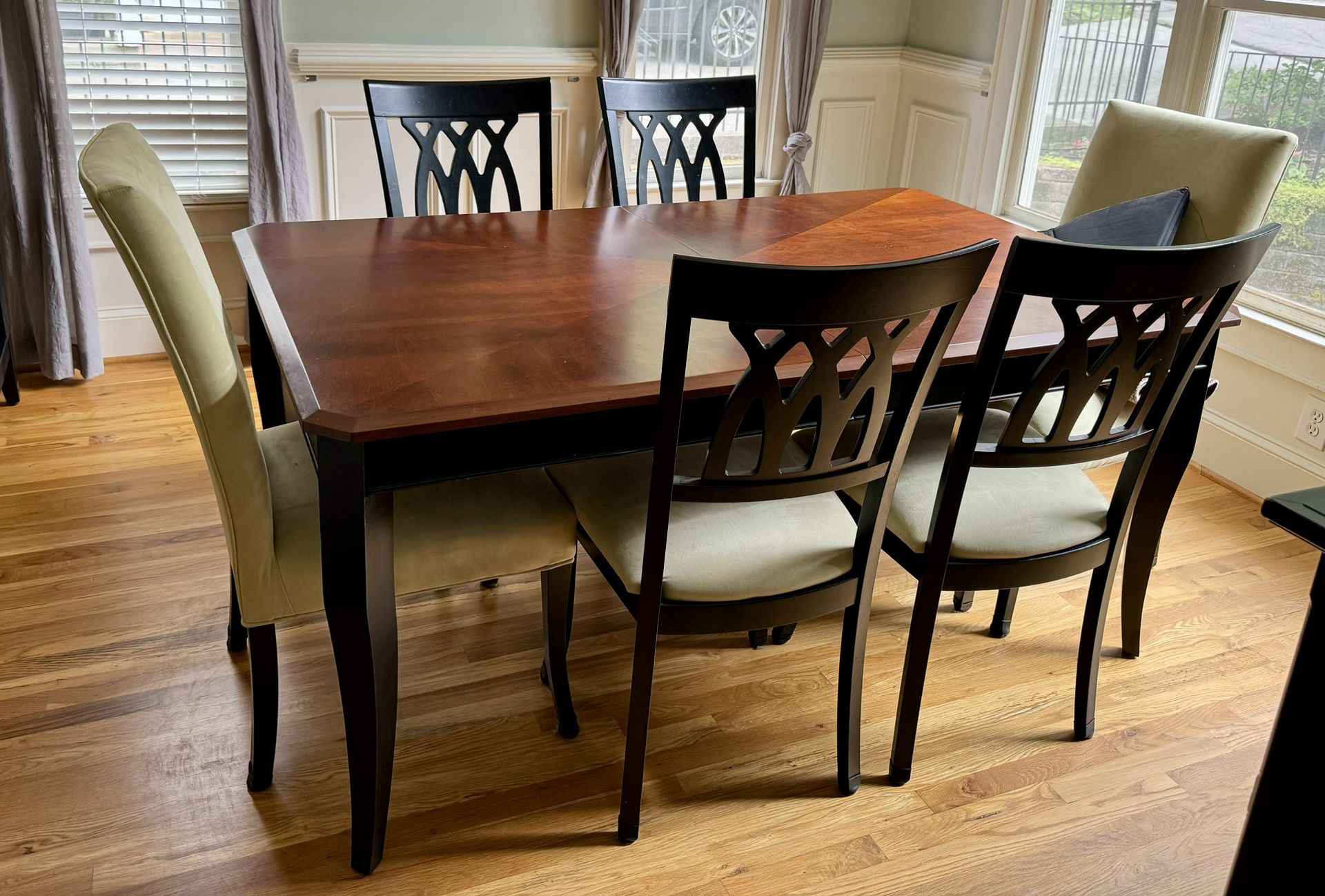 Dining Table + Chairs 