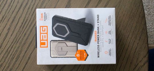 UAG Rugged Wireless Power Bank 10000mAh with Stand
