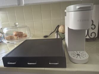 Keurig Coffee Maker And K-Cup Pod Storage