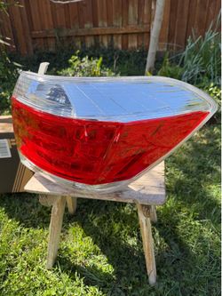 TOYOTA HIGHLANDER HLD Tail Light