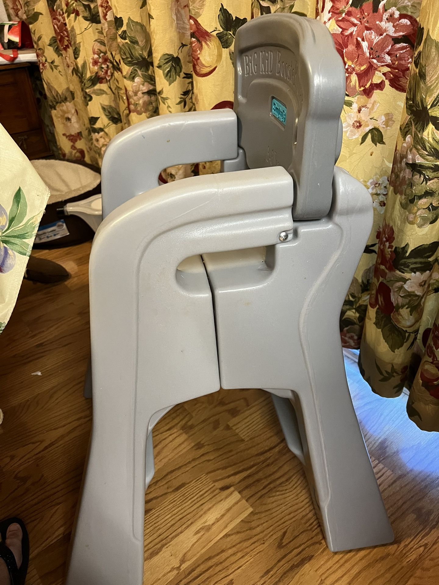 Simplay3 Big Kids Booster Seat, Lightweight Toddler Booster Chair for