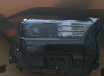 2024-2026 TOYOTA TACOMA RIGHT SIDE HEADLIGHTS $400