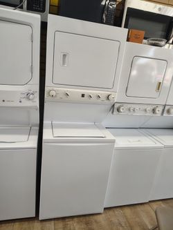 Kenmore 27"wide electric stackable 220v washer dryer súper capacity In Excellent Working Condition