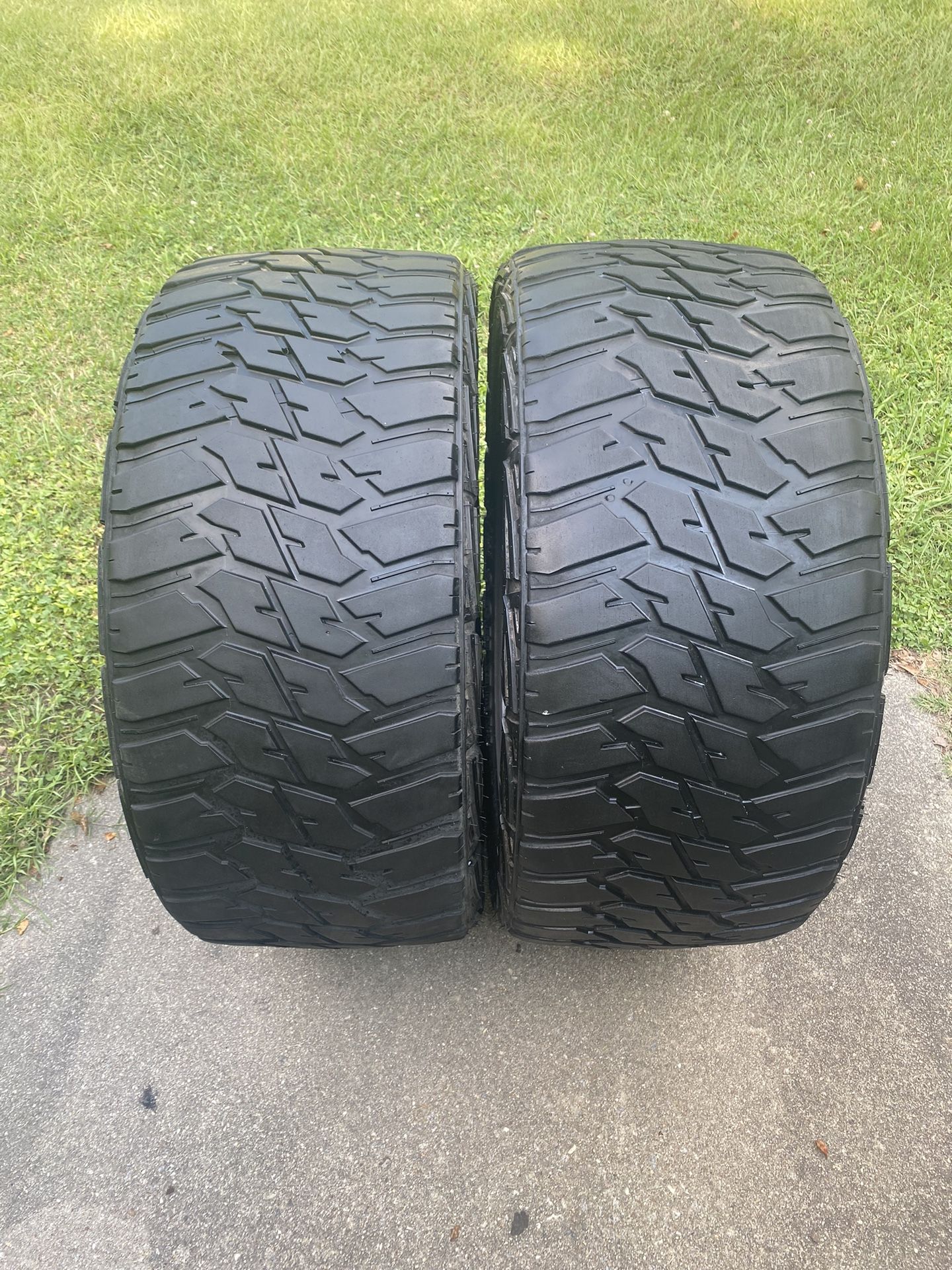 33x12.50R22LT Kanati Mud Hog M/T Tires