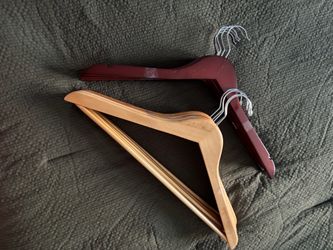Wooden Clothes Hangers Set