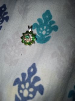 10k emerald pendant