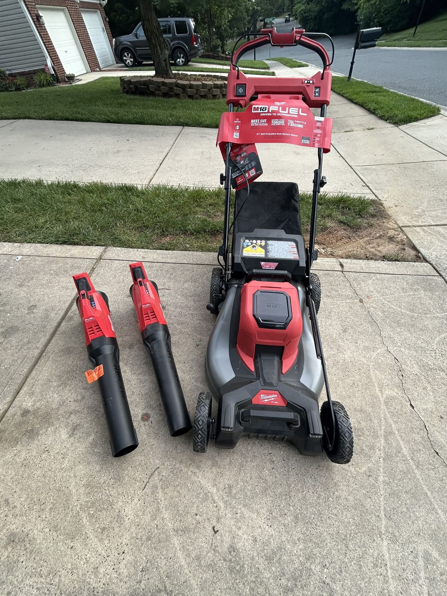 Milwaukee Lawnmower With Blower