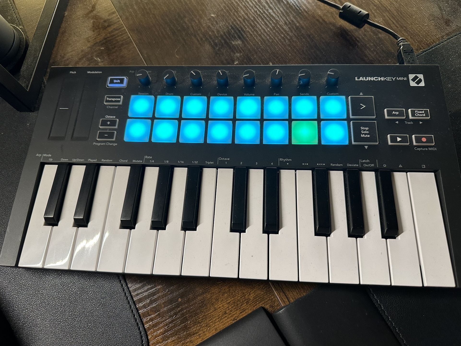 Novation Launchkey Mini Mk3 (25-Key MIDI Controller)