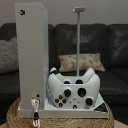 Xbox Series S FULL SETUP - Like New (Original Box) + 3 Controllers & Cooling Stand