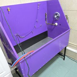 Animal Bathtubs Excellent Condition Stainless Steel