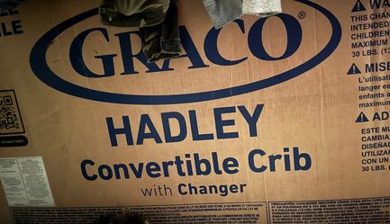 Graco Hadley 5-in-1 Convertible Crib and Changer with Drawer White