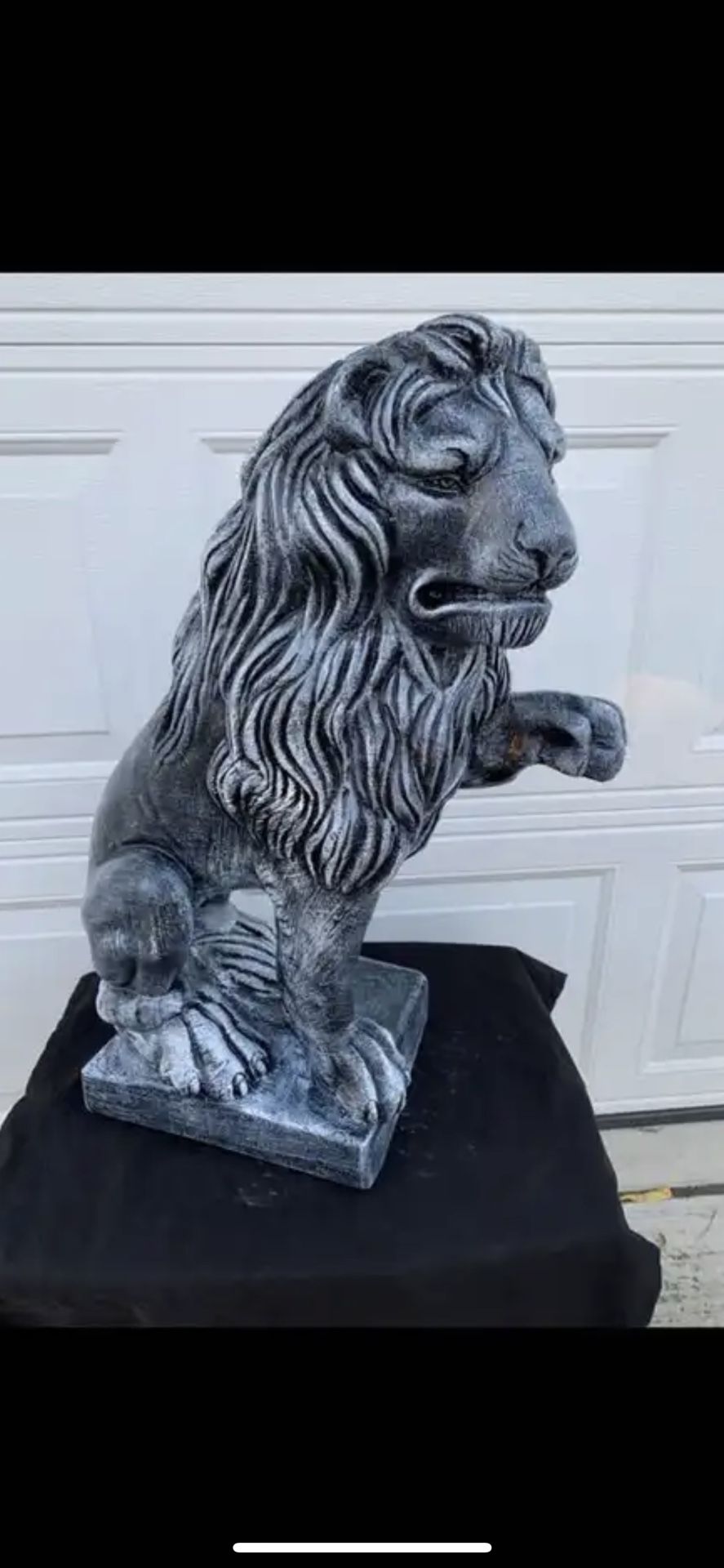Paw Up Lion 