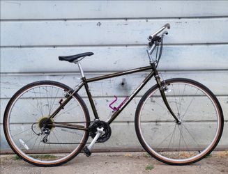 DIAMONDBACK HYBRID BIKE