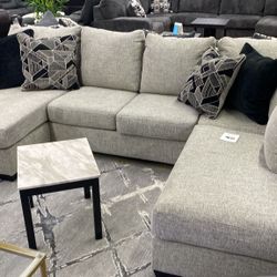 MEGGINSON Gray sectional 😍✨ Delivery same day 🚛👍🏼 only $49 down payment🥳 (Price: $1599)