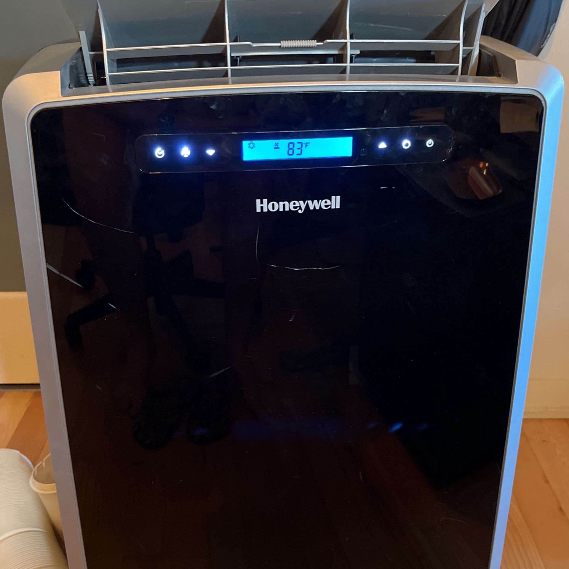 Honeywell 14000 BTU Portable AC + Dehumidifier for Sale in Seattle, WA ...
