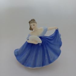 ROYAL DOULTON HN3214 ELAINE FINE PORCELAIN FIGURINE 4" TALL