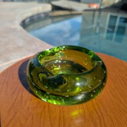 VINTAGE MCM GREEN ART GLASS CONTROLLED BUBBLES ASHTRAY TRINKET POSSIBLE MURANO