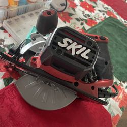 Tools The Electric Saw And The Carpinter Belt Are New 