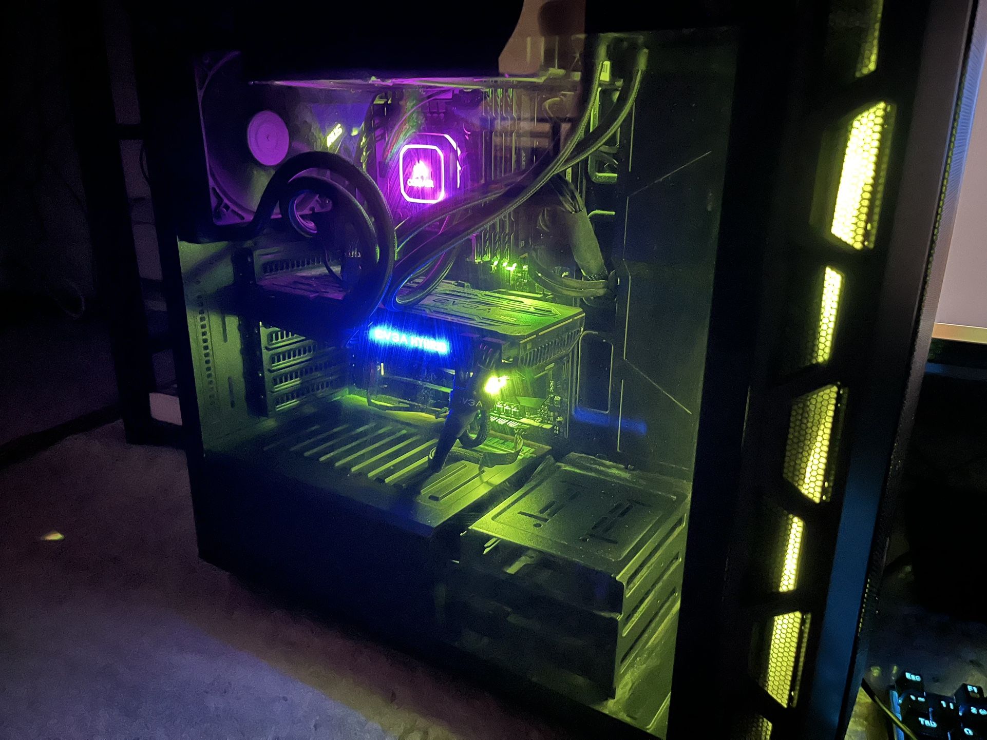 Gigabyte Liquid Cooling Gaming PC (and optional 4k Monitor)| Intel i7-9700K | RTX 2080 | 32GB RAM | 1TB NVME SSD | Windows 11