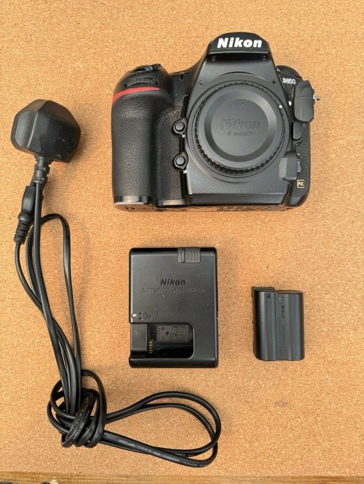Nikon D850 45.7MP Digital SLR Camera Black Battery & Charger