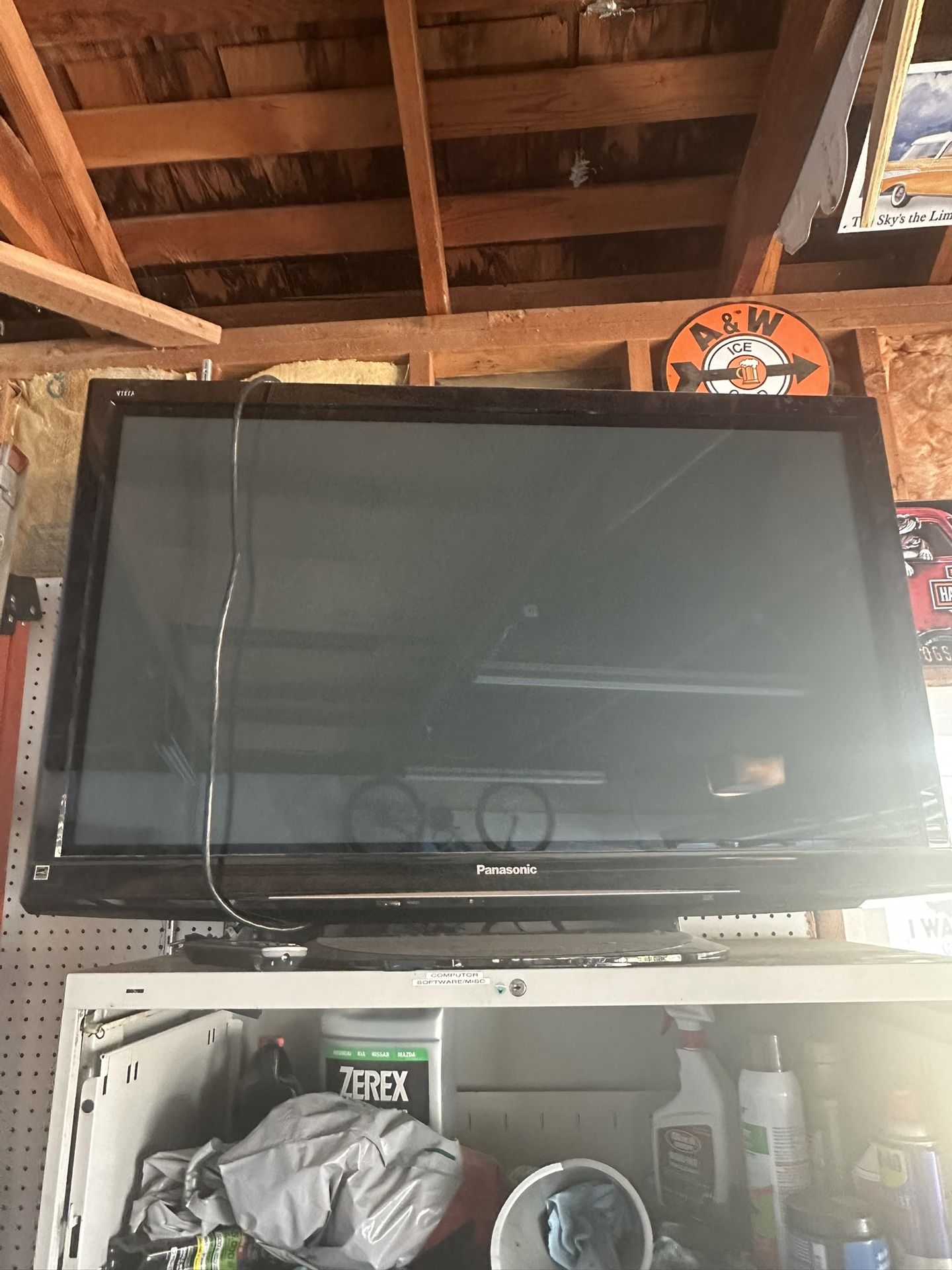 Flat Screen Tv For $$25 Each