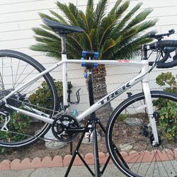 Trek Crossip Gravel Roadbike Size 54cm Medium 18 Speeds Disc Brake Like New..