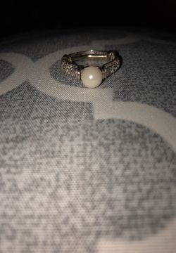 Size 7 pearl ring
