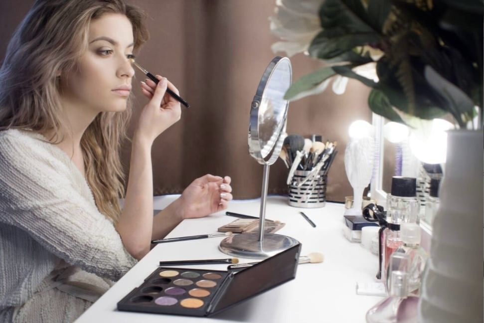 Makeup Mirror with Lights, 1x/20x 360° Rotation Vanity Mirror, Brightness Adjustable Lighted Makeup Mirror with Magnification, 5000 mAh Rechargeable D
