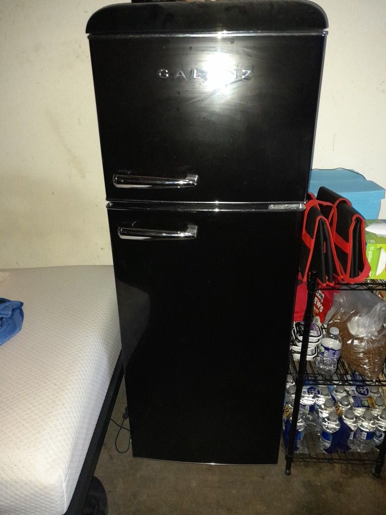 GALANZ 7.3 cu ft Refrigerator
