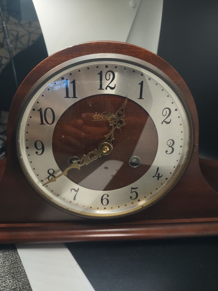 Welby Elgin German Wood Chiming Mantle Clock E111