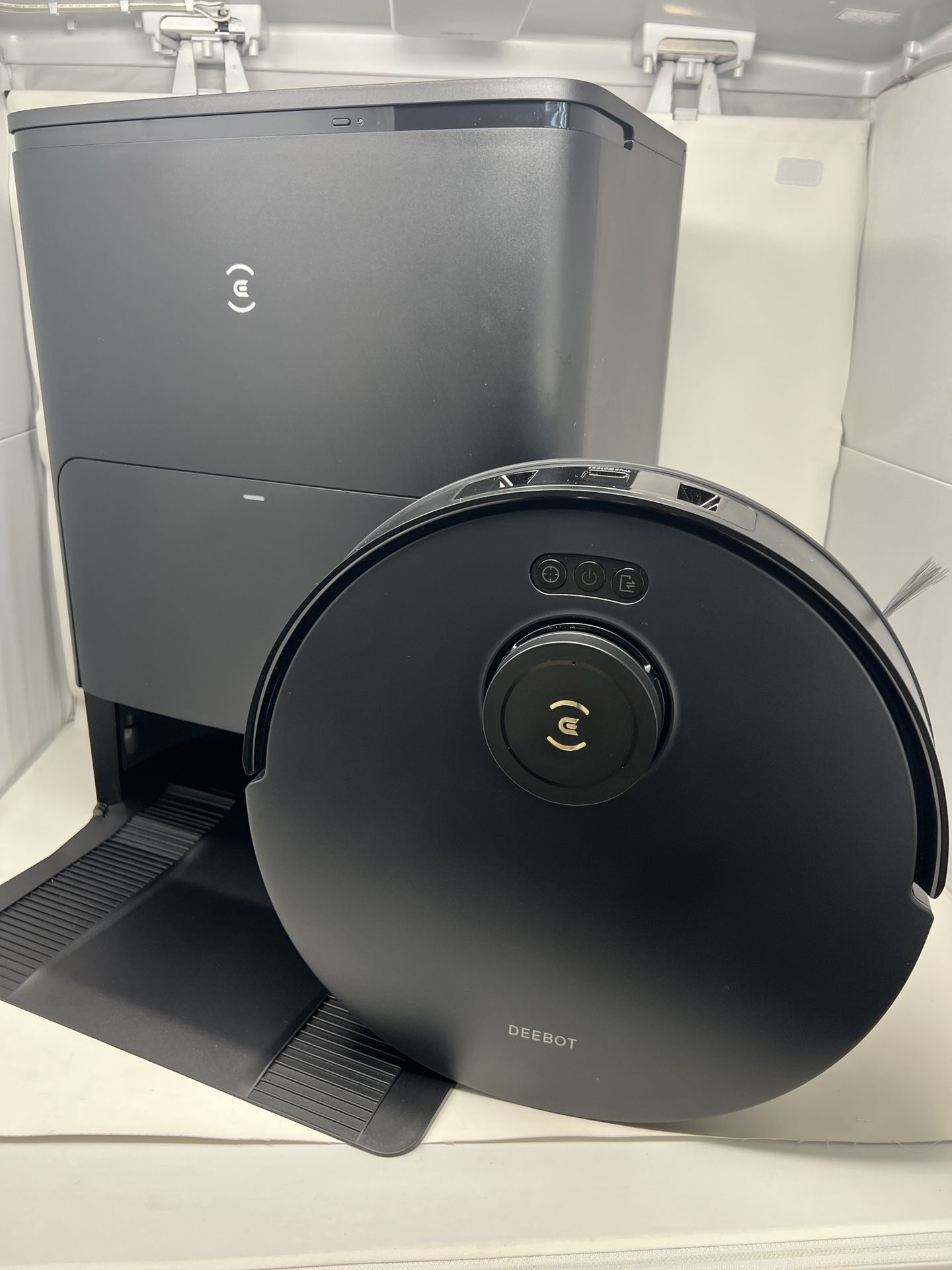 ECOVACS DEEBOT T30S Robot Vacuum and Mop, 11000Pa, ZeroTangle Technology, TruEdge Adaptive Edge Mopping, Hot Water Mop Washing, Self-Emptying, Self Re