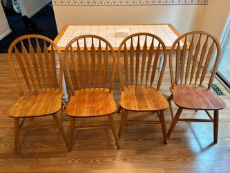 4 Windsor-style oak chairs