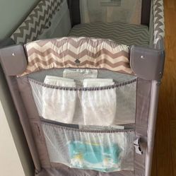 Arm's Reach Mini Arc Co-Sleeper (w/ Skirt) - Chevron bassinet