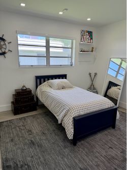 Twin size navy bed frame GREAT CONDITION!!