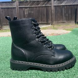 womens union bay boots ( Size 6.5)