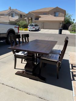 Beautiful table and four chairs