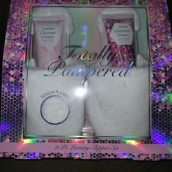 bebe Totally Pampered 3 Piece Luxury Slipper Set Never Opened 