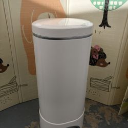 Diaper Pail. No Smell!