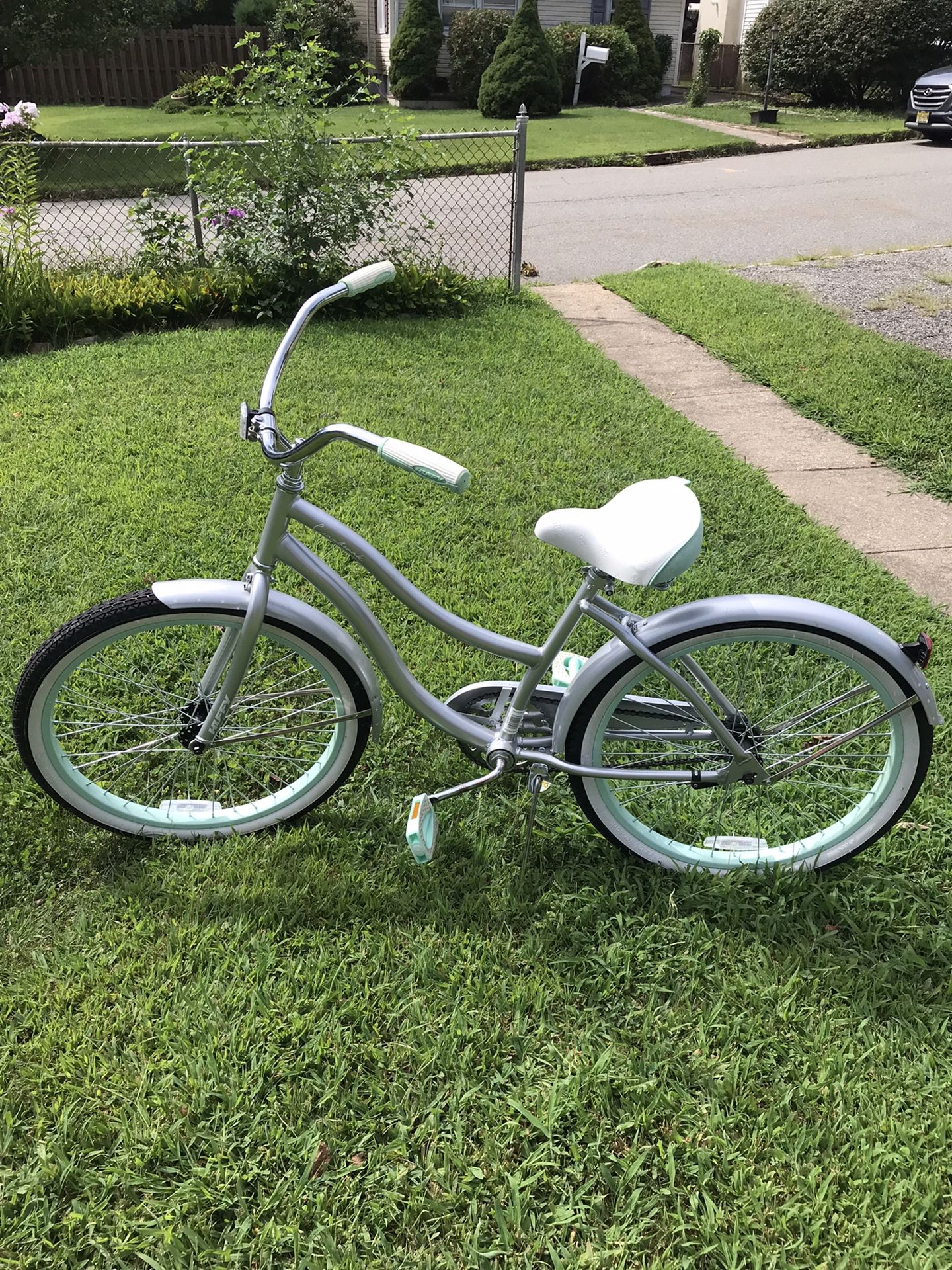 huffy white river bike