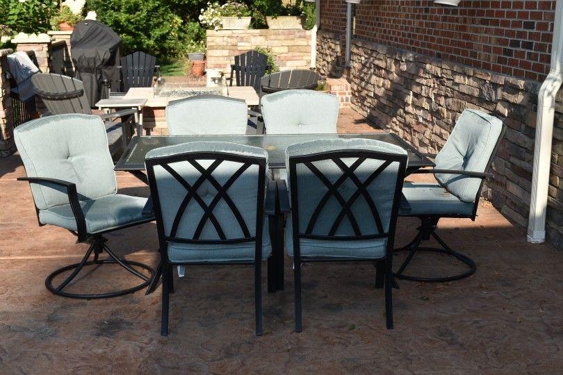 Outdoor Umbrella Dining Table And 6 Chairs
